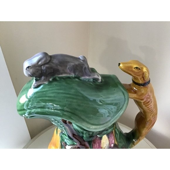 VINTAGE PORTUGUESE MAJOLICA PITCHER / HUNTING PATTERN / CALDAS DA RAINHA 1950's - Picture 5 of 7